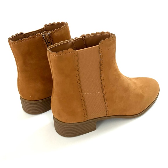 Daxi Scalloped Booties in Camel- New in Box - Picture 6 of 10